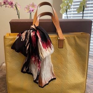LOUIS VUITTON TOTE